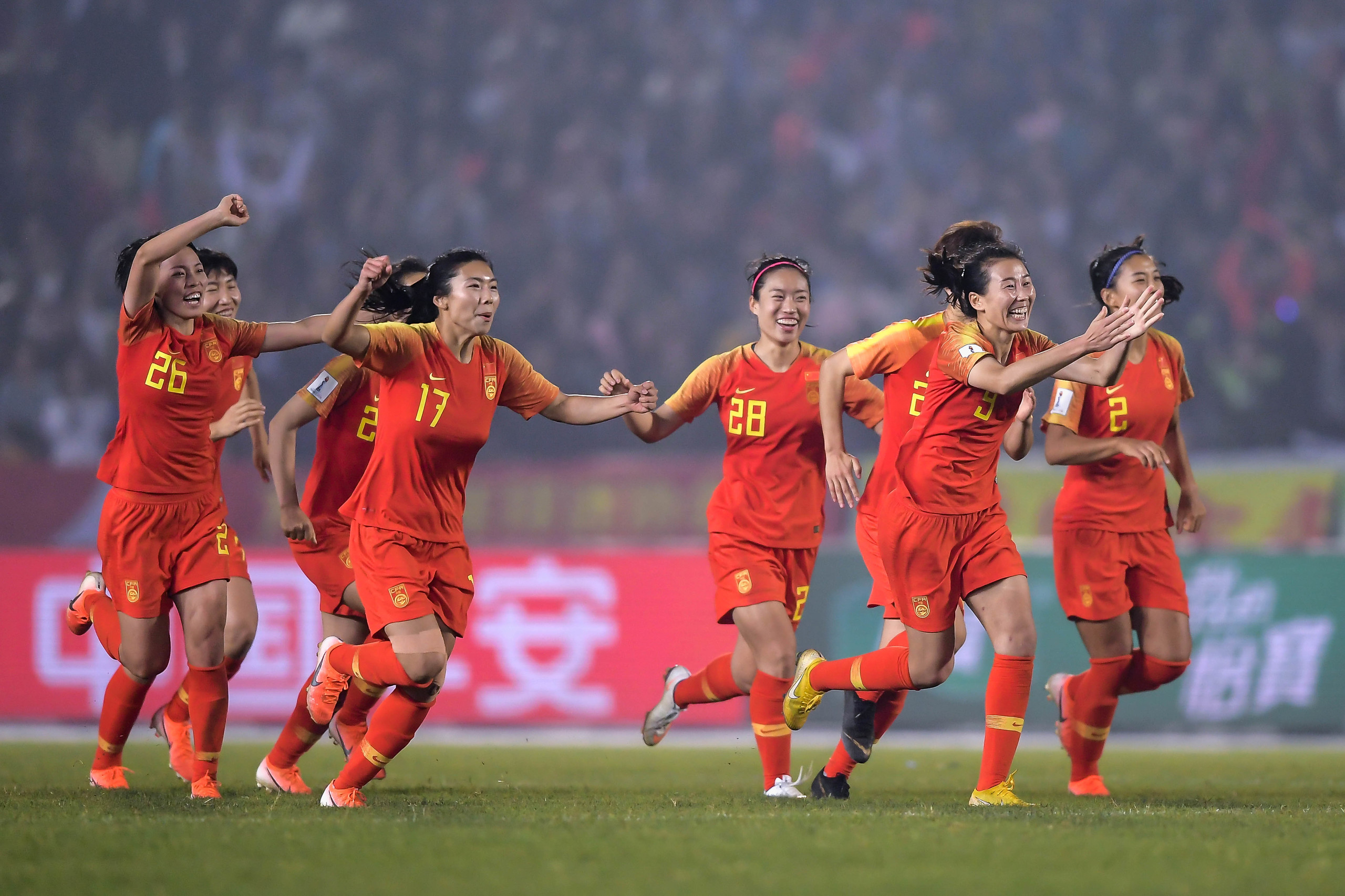 开云体育网站入口-精英女足锐意备战国际高峰赛，矢志勇夺桂冠